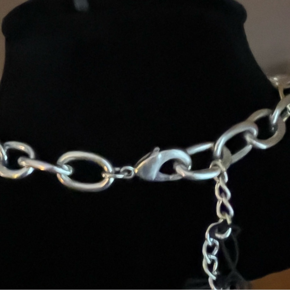 Silver and gold oblong shaped solid necklace - Picture 3 of 3